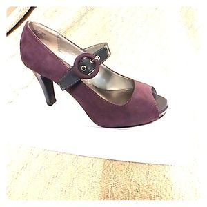 Gray suade and patten leather shoes